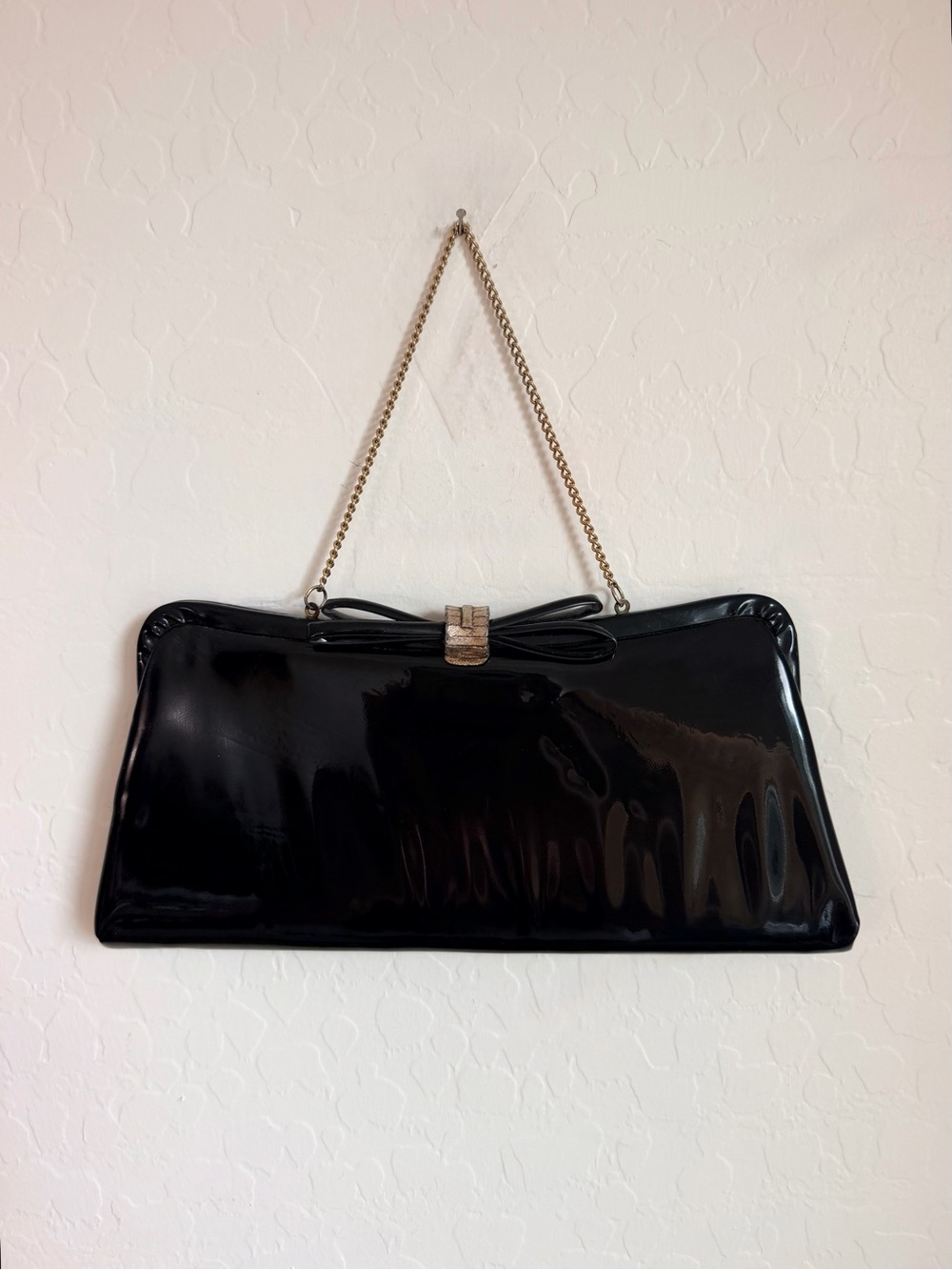 VINTAGE 1960s BLACK PATENT CLUTCH PURSE